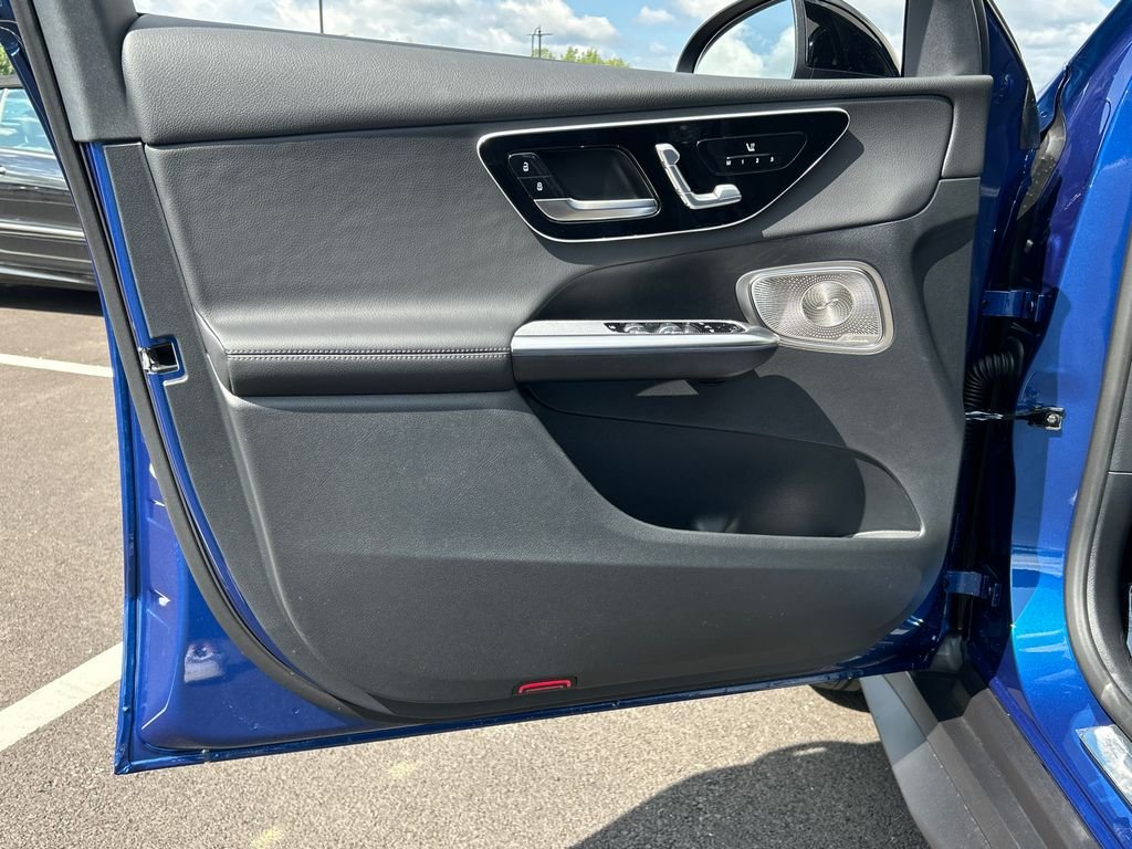 New 2027 Starling Blue Metallic Mercedes-Benz GLC 300 image 10