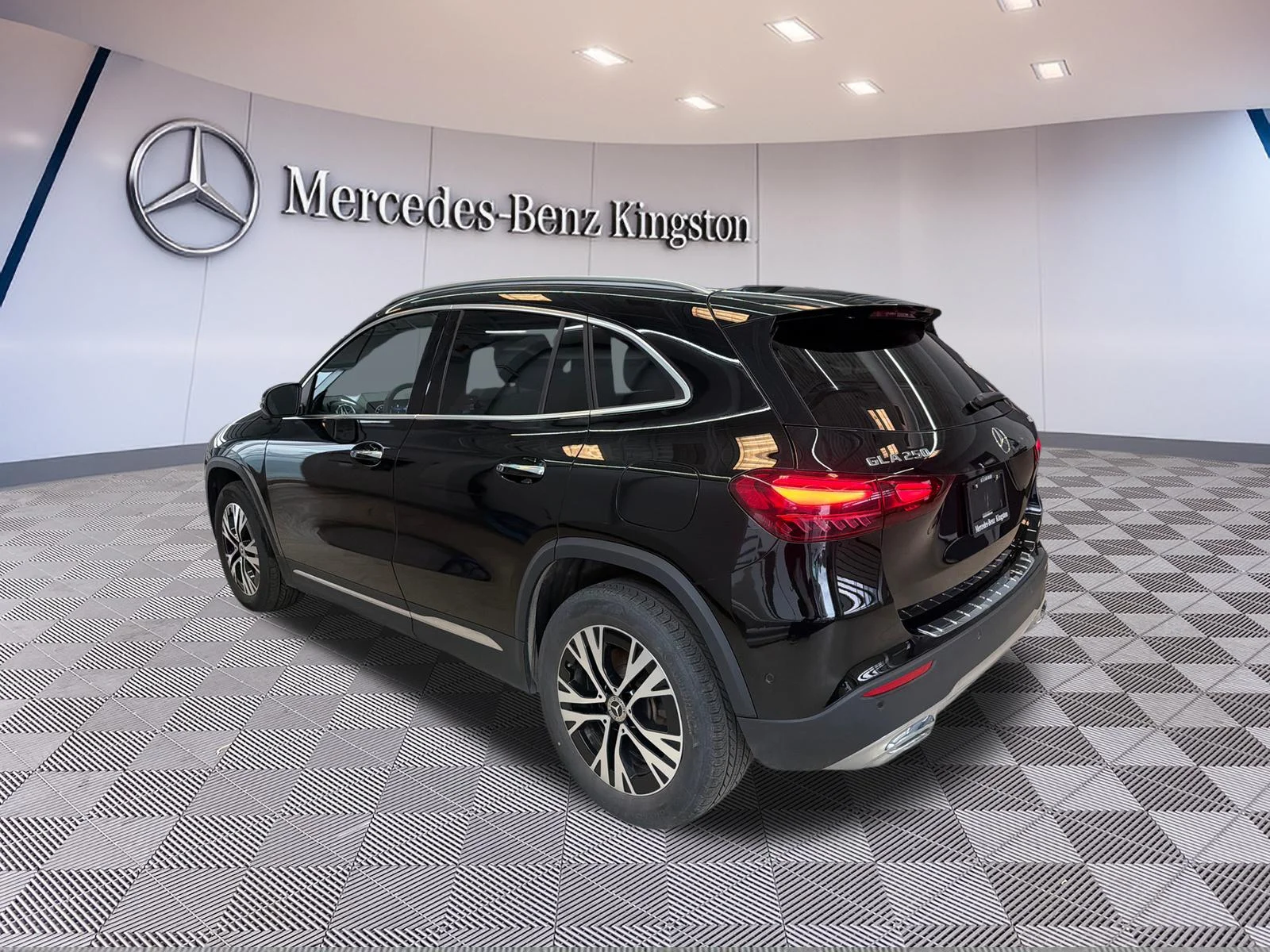 Used 2025  Mercedes-Benz GLA 250 4MATIC SUV image 9