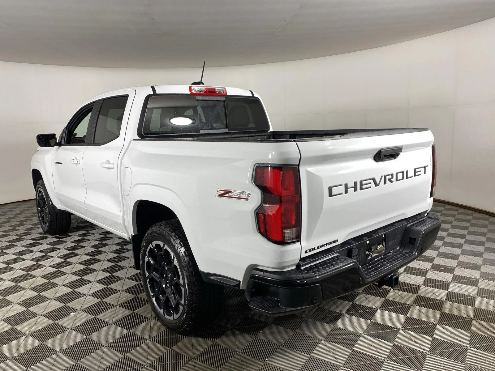 Used 2026 Summit White Chevrolet Z71 image 5