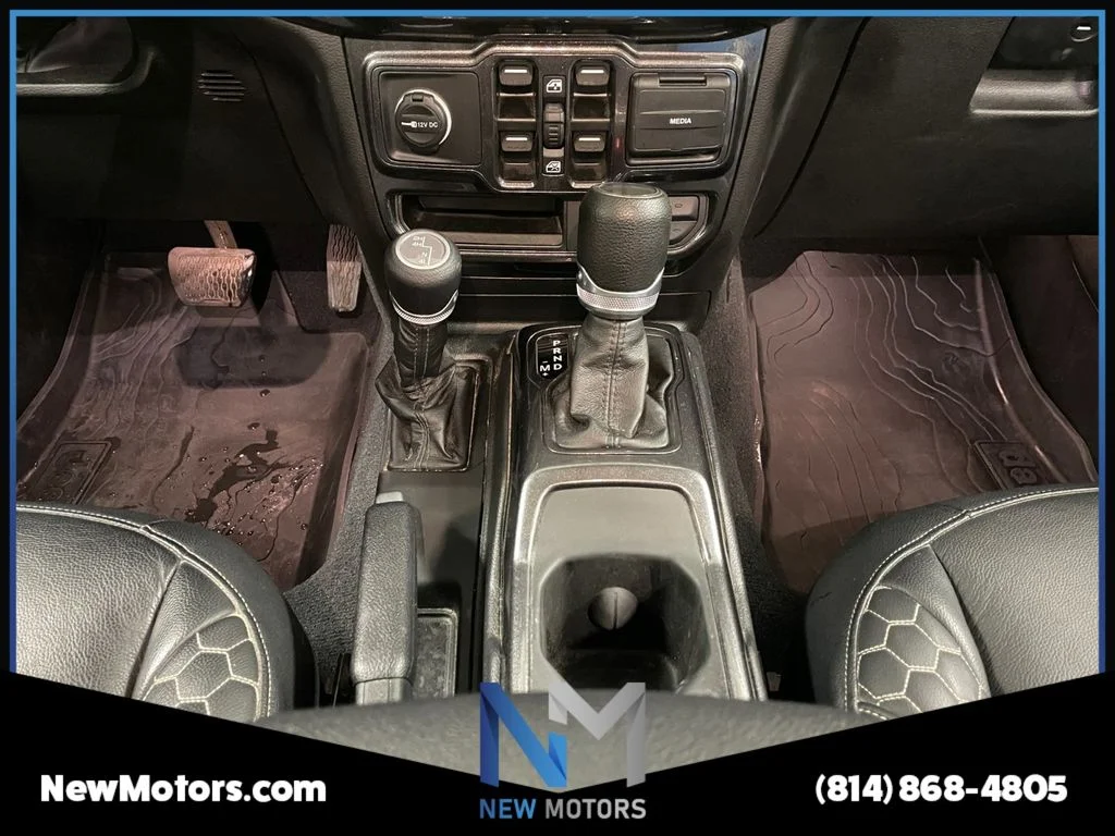 Used 2023 Crystal Metallic Jeep Sport S image 9