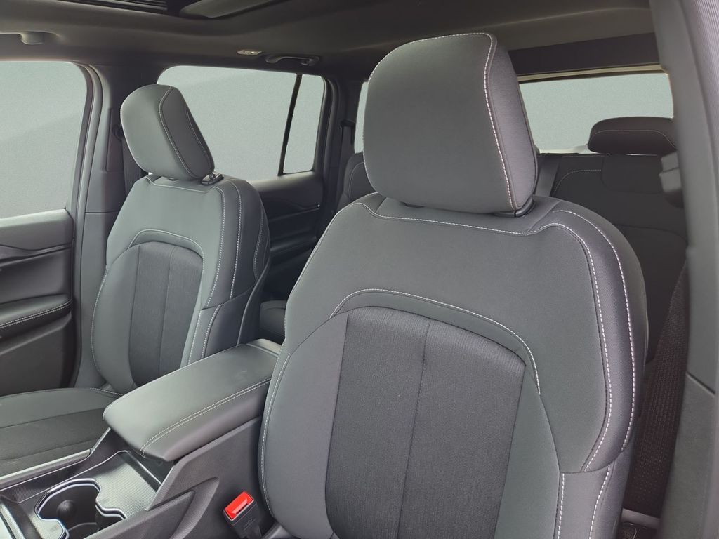 New 2025 Baltic Gray Metallic Clear-Coat Exterior Paint Jeep Laredo X image 23