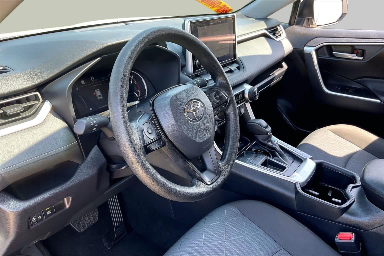 Used 2025 Ice Cap Toyota XLE image 18