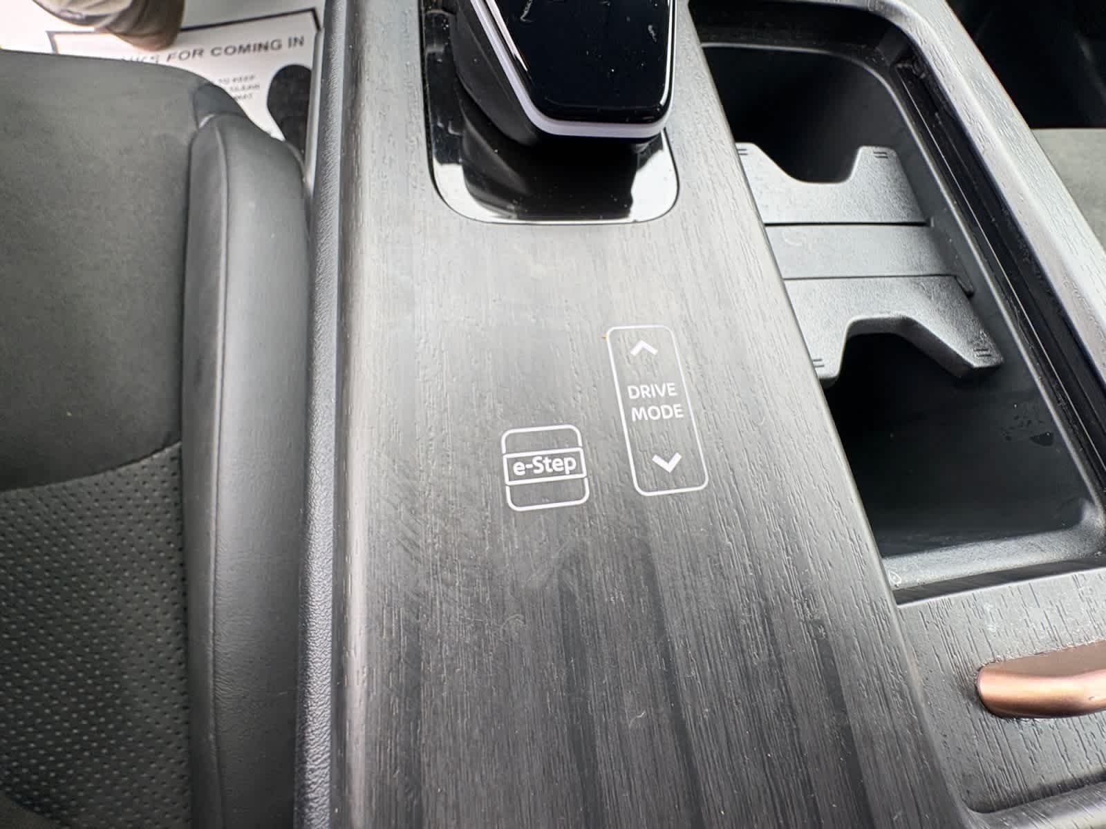 Used 2023 Everest White Pearl Tricoat/Black Diamond Pearl Nissan ENGAGE image 24