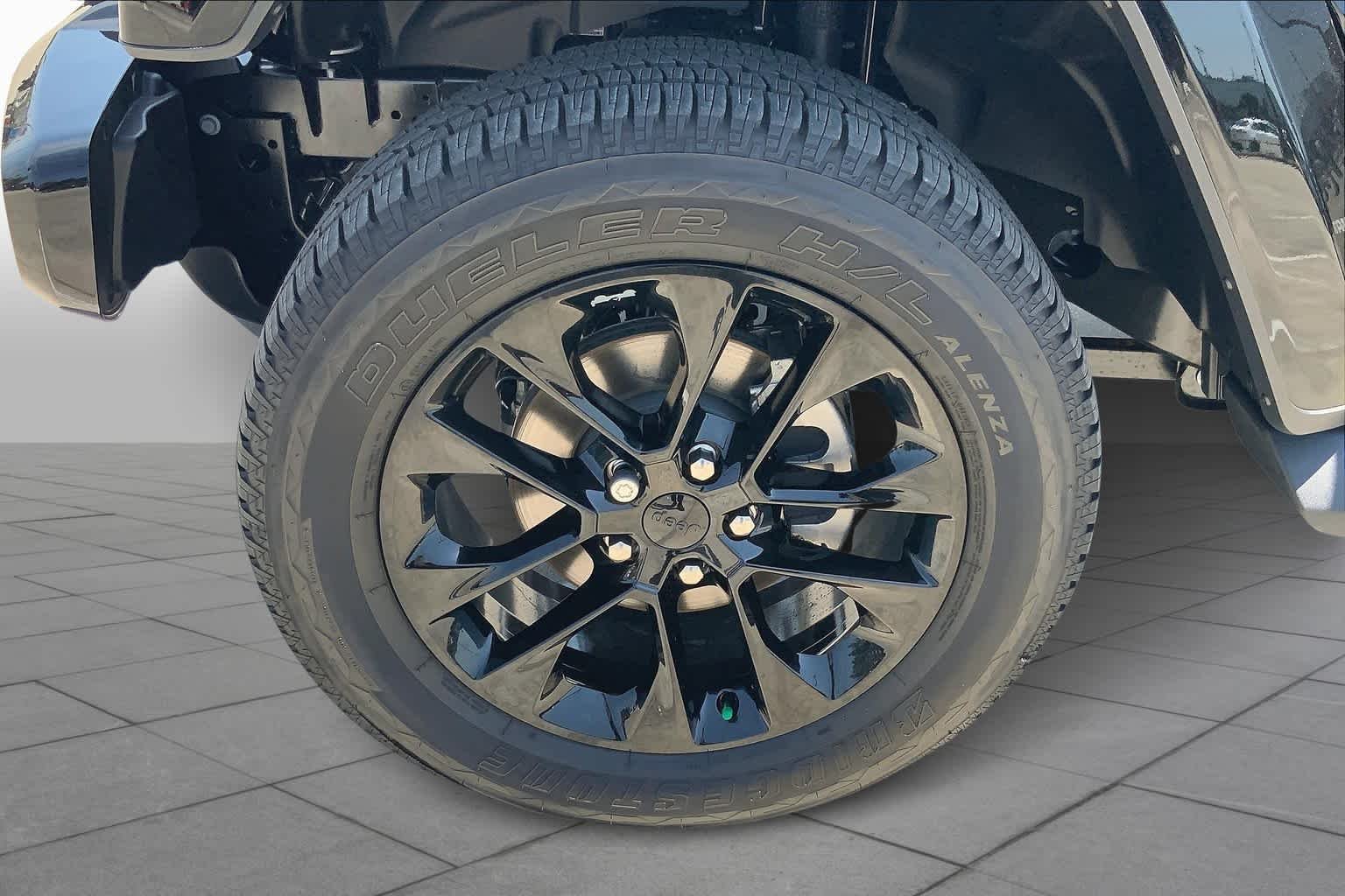 Used 2022 Black Clearcoat Jeep High Altitude image 21
