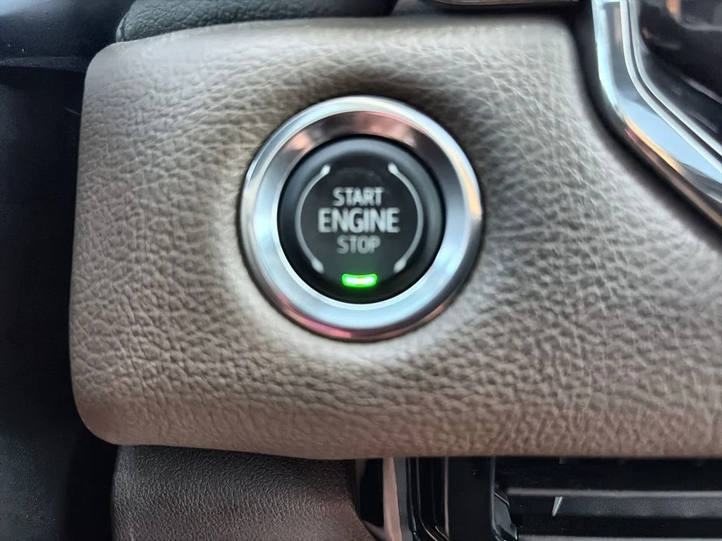 Used 2025 Silver GMC Denali image 17