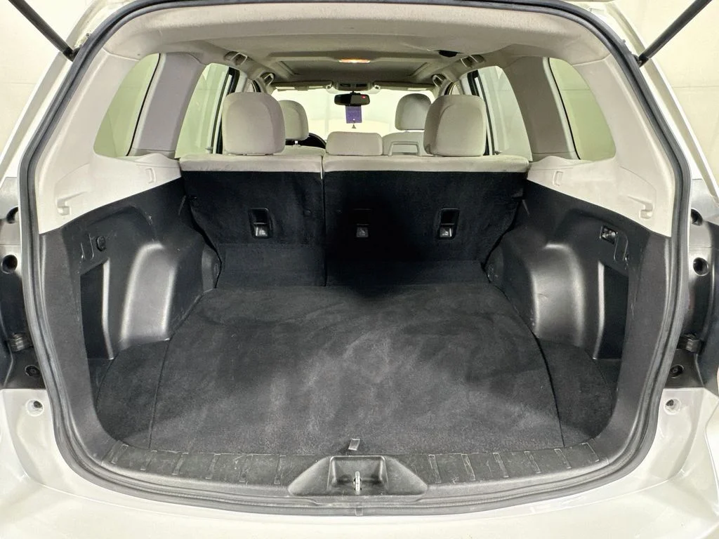 Used 2015 White Subaru 2.5i Premium image 30