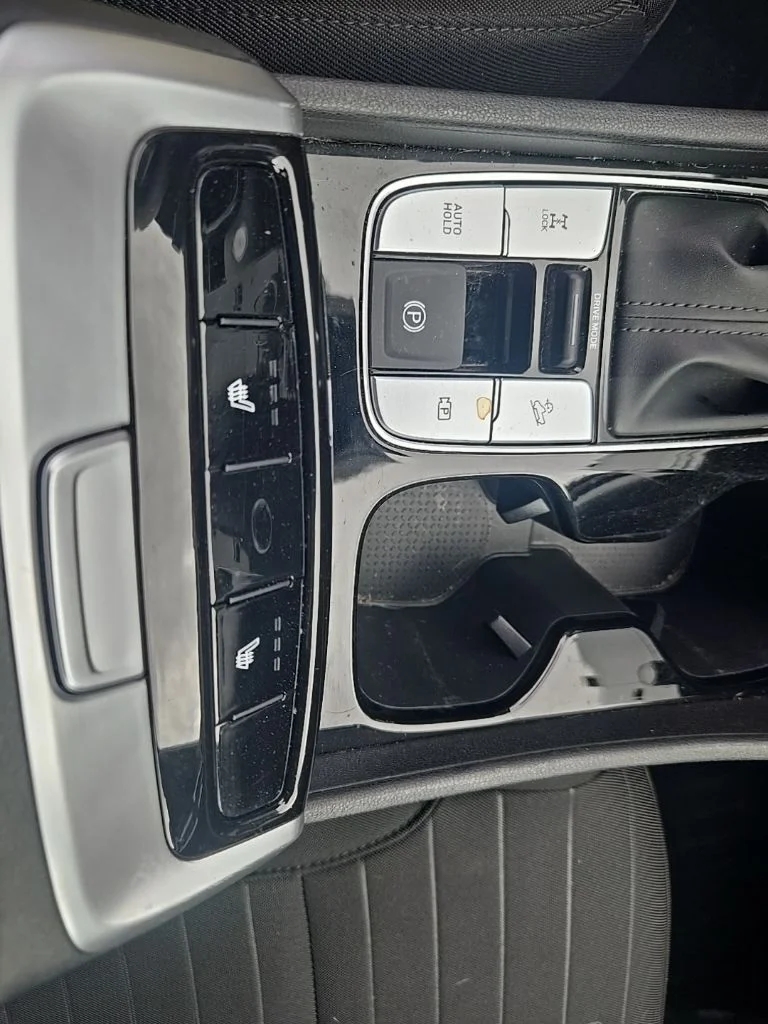 Used 2022 Hampton Gray Hyundai SEL image 16