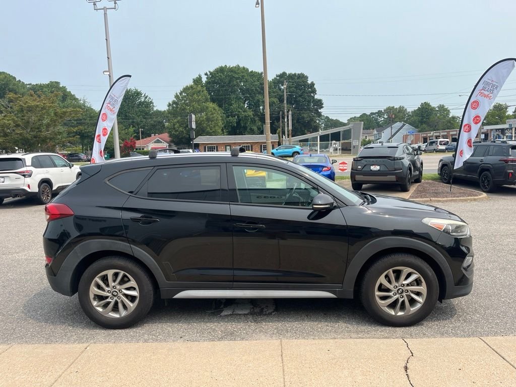 Used 2017 Black Hyundai SE Plus image 3