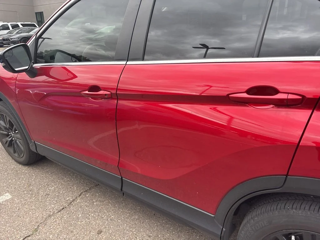 Used 2023 Red Mitsubishi SE image 17