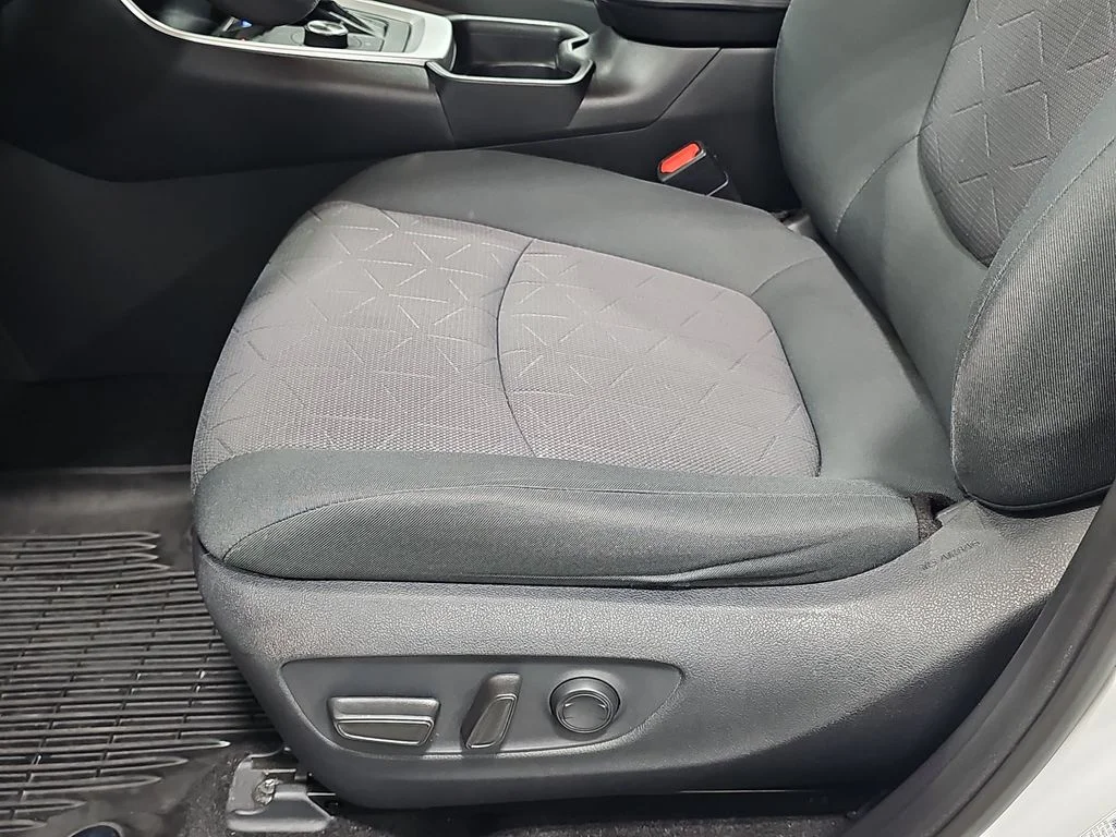Used 2019 White Toyota XLE image 31