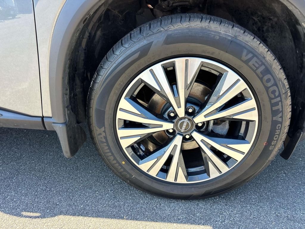 Used 2023 Gray Nissan SV image 32