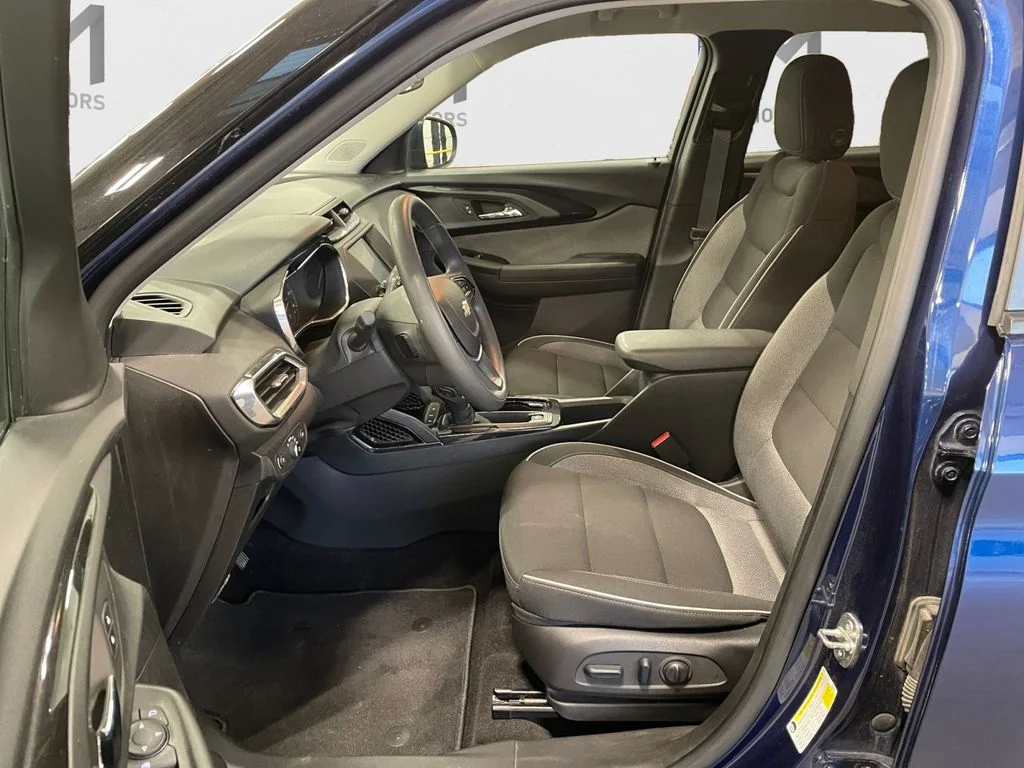 Used 2023 Blue Chevrolet LT image 9
