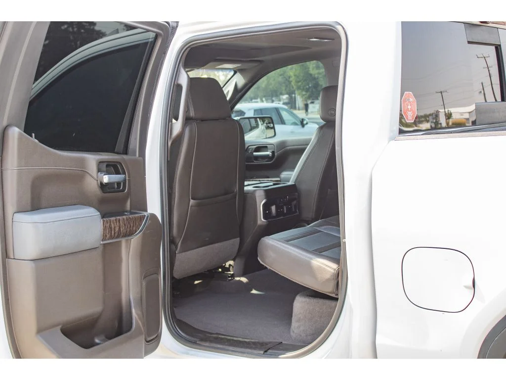 Used 2021 White Frost Tricoat GMC Denali image 17