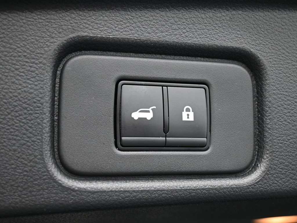 2025 Nissan Pathfinder SV - Photo 40