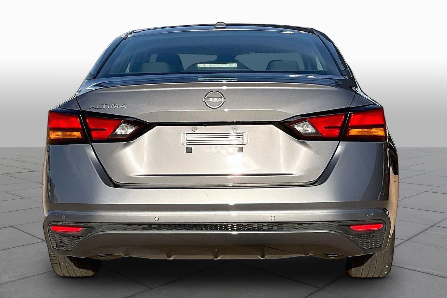 Used 2025 Gun Metallic Nissan SV image 3
