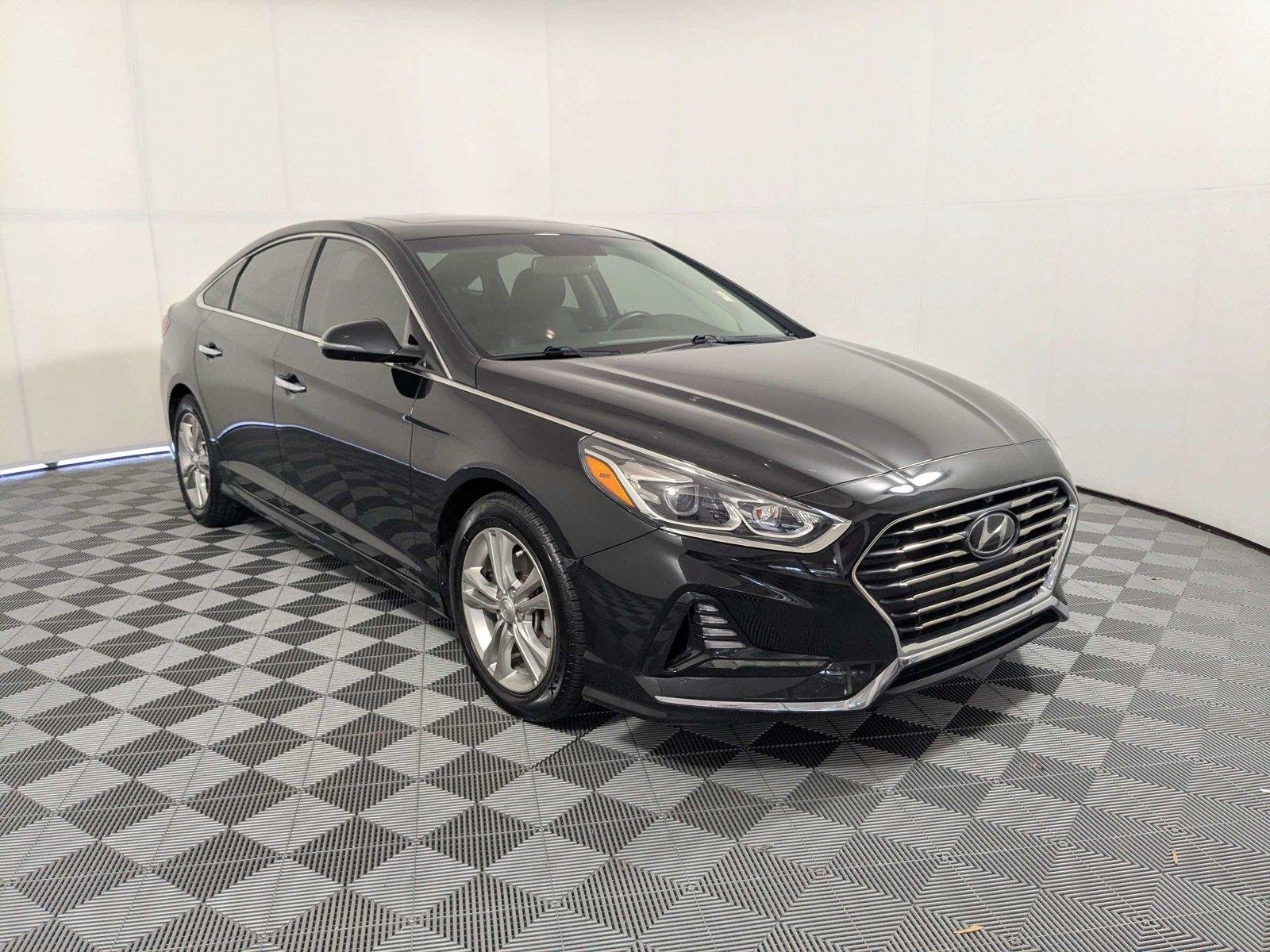 Used 2018 Phantom Black Hyundai Limited image 3