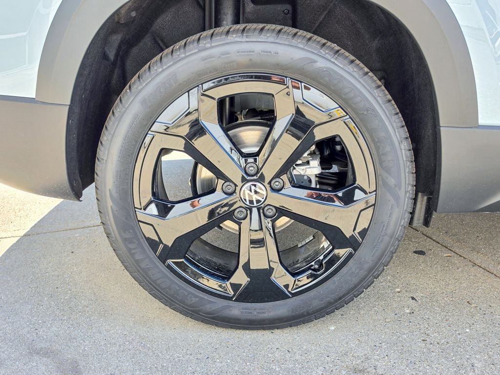 New 2026 Gray Volkswagen 1.5T SE Black image 9
