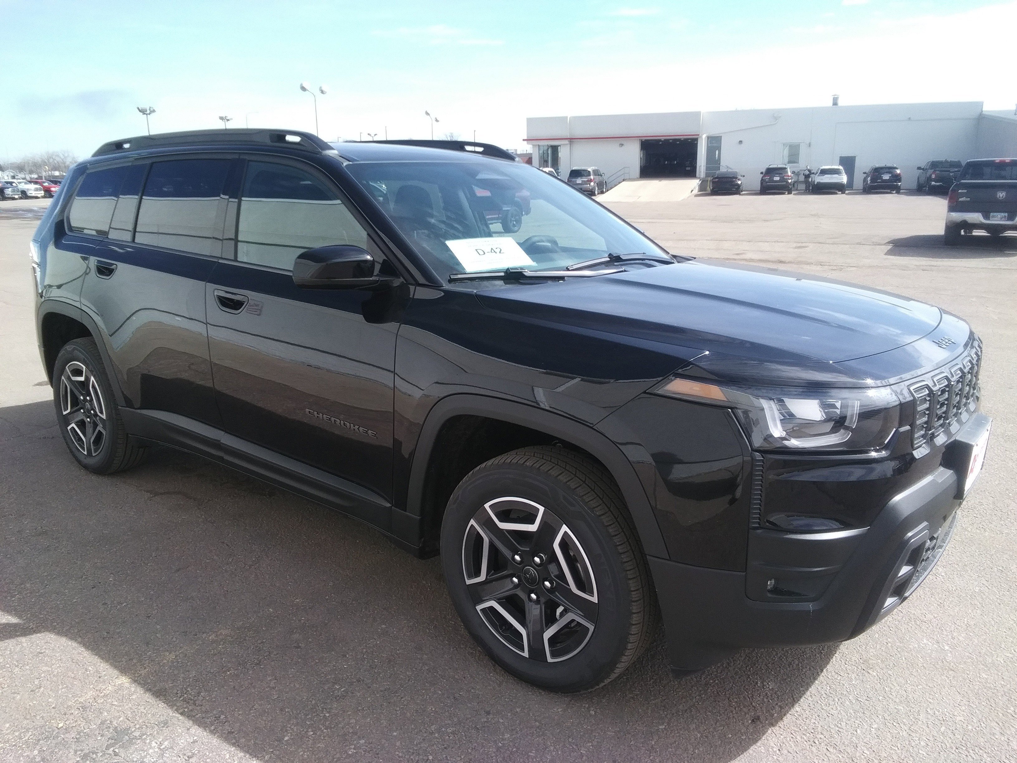 New 2026 Diamond Black Crystal Pearl-Coat Exterior Paint Jeep Laredo image 4