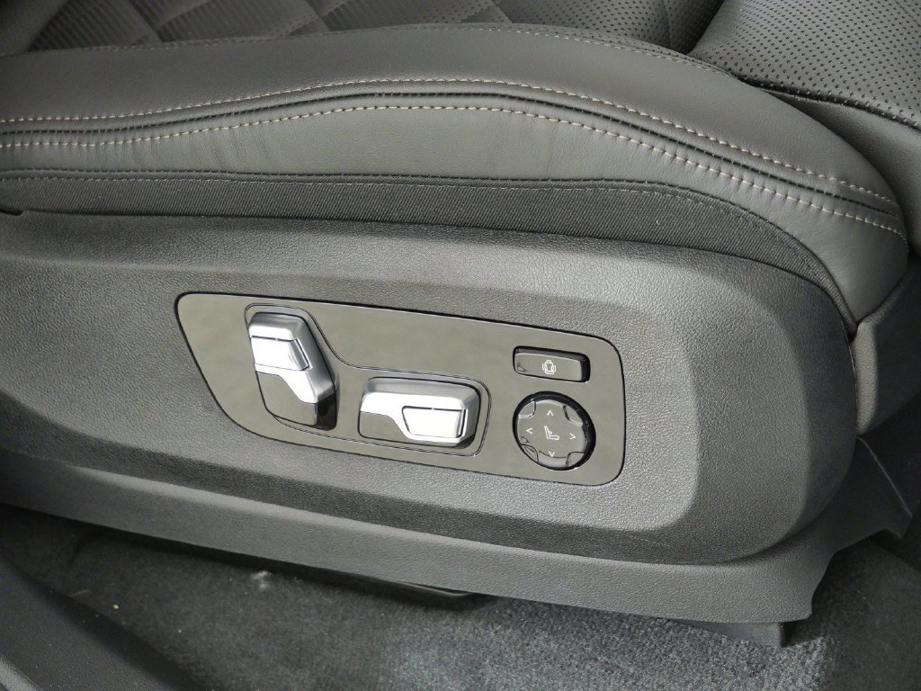 New 2026 Mineral White Metallic BMW xDrive50e image 22