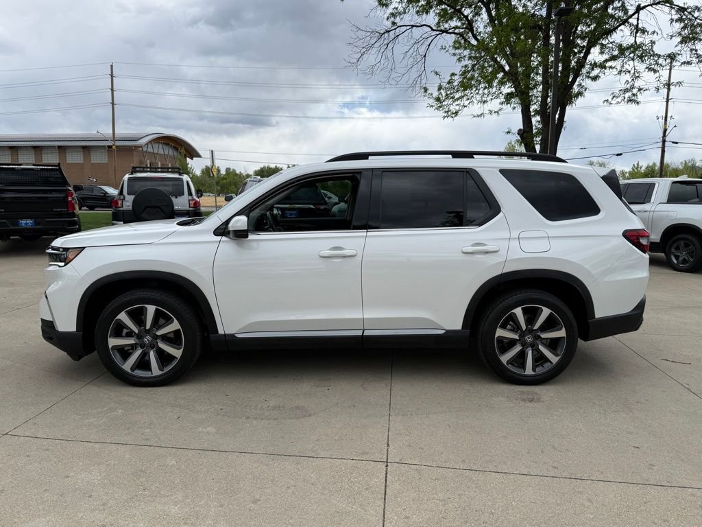 Certified Used 2025 Platinum White Pearl Honda AWD TRG image 9