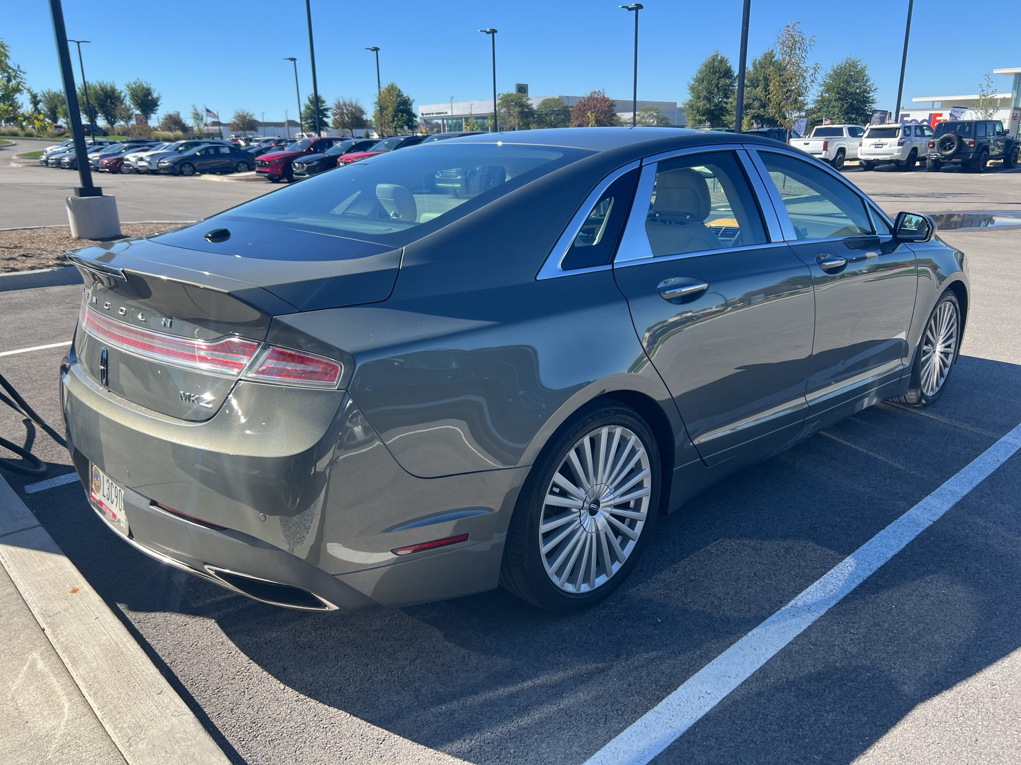 Used 2017 Jade Green Metallic Lincoln Reserve image 15