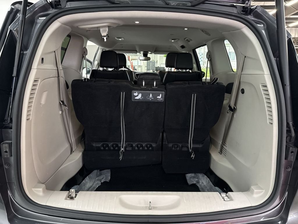 Used 2020 Crystal Metallic Chrysler Touring L image 34