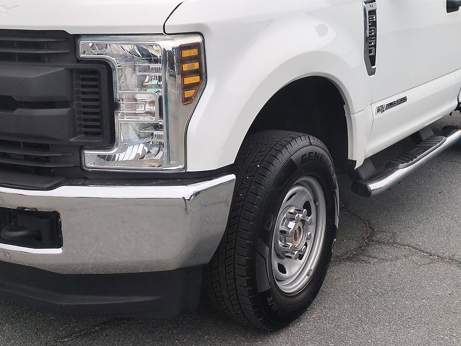 Used 2019 OXFORD WHITE Ford XL image 9