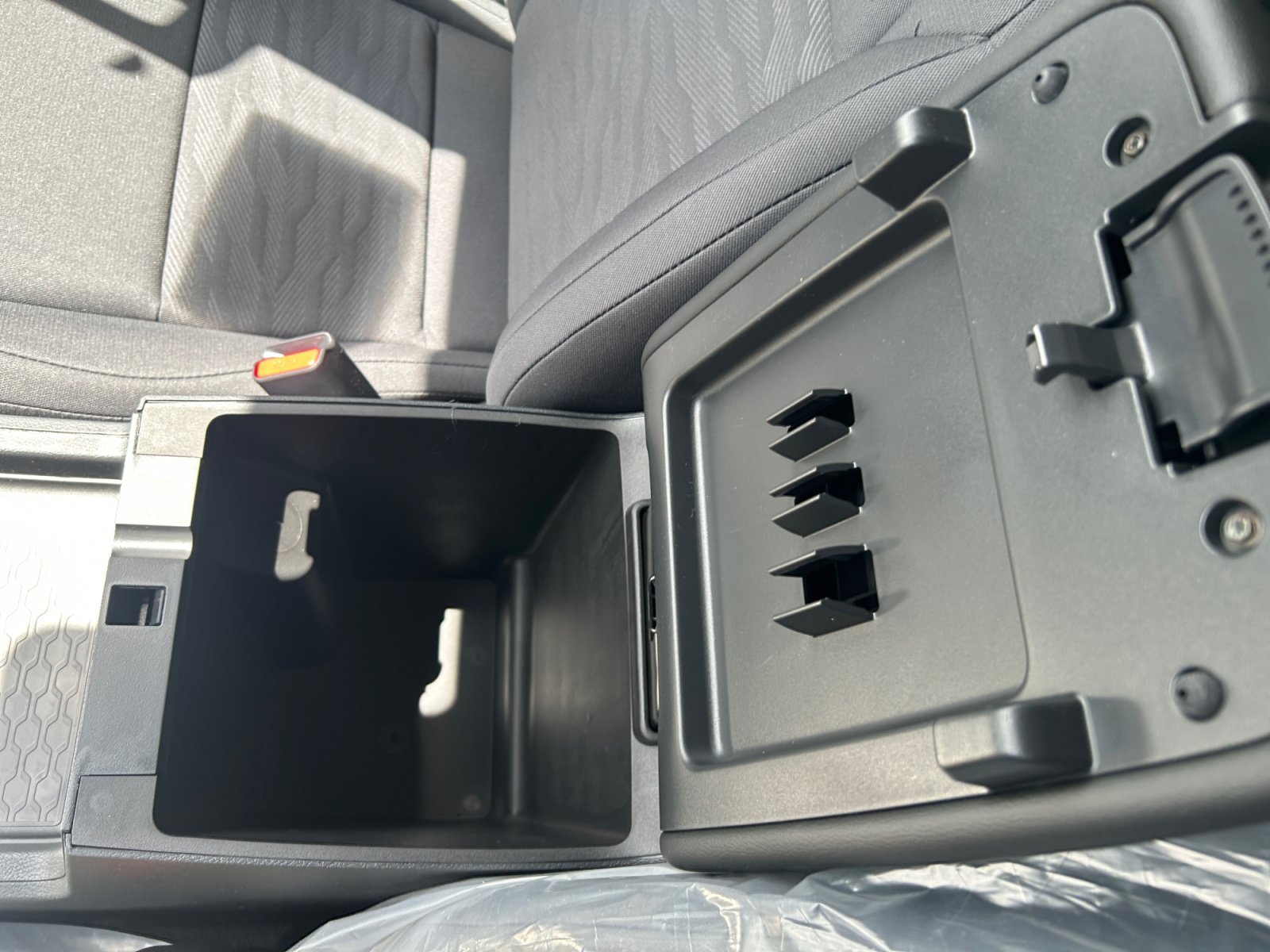 New 2026 Glacier White Nissan King Cab® S image 18