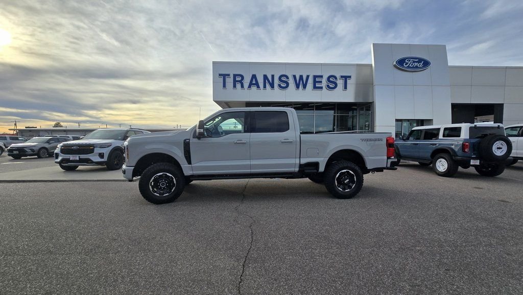 New 2026 Avalanche Ford F-350® XLT image 2