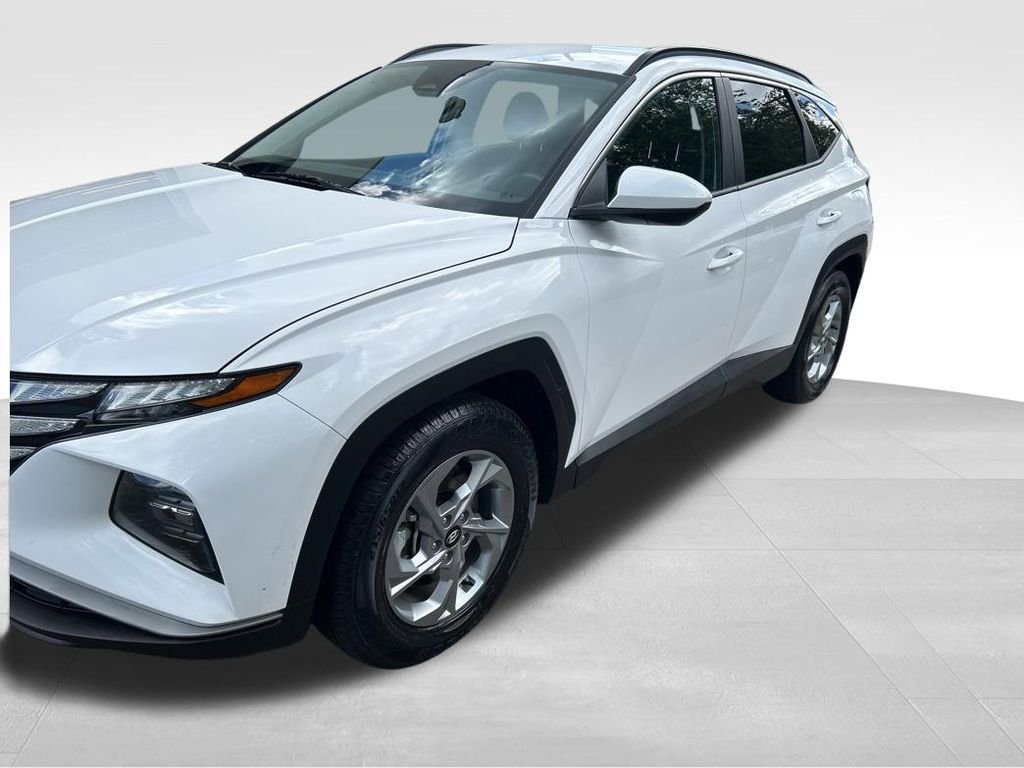 Used 2024 White Hyundai SEL image 3