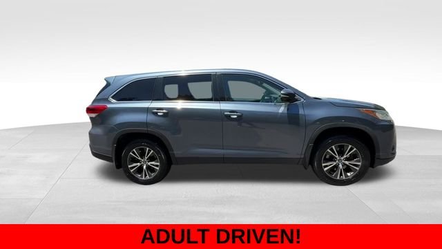 Used 2019 Shoreline Mist Toyota LE image 3