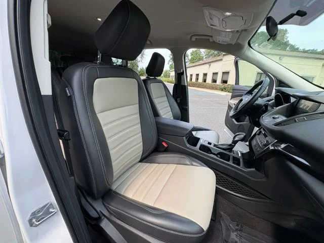 Used 2019 White Platinum Clearcoat Metallic Ford SEL image 20