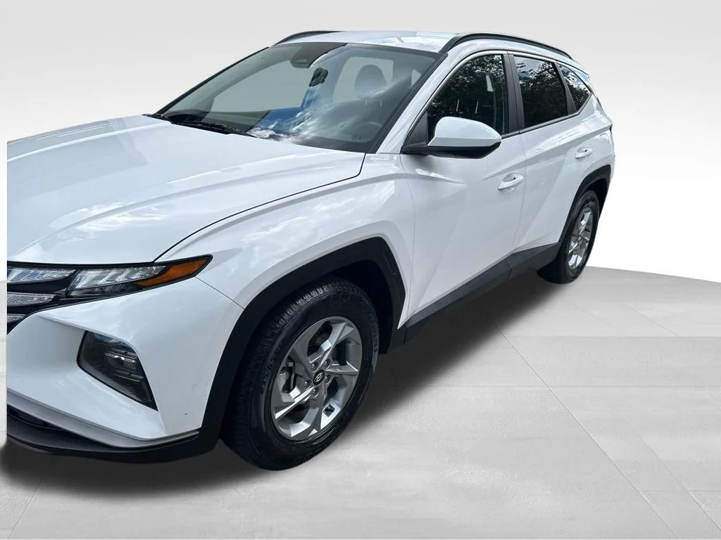 Used 2024 White Hyundai SEL image 3