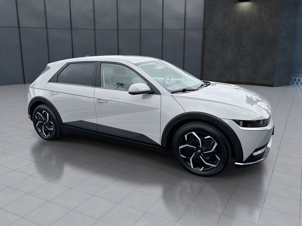 Used 2023 Gray Hyundai SEL image 1