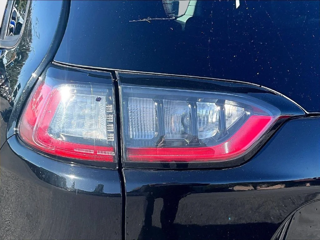 Used 2020 Black Jeep Latitude Plus image 31