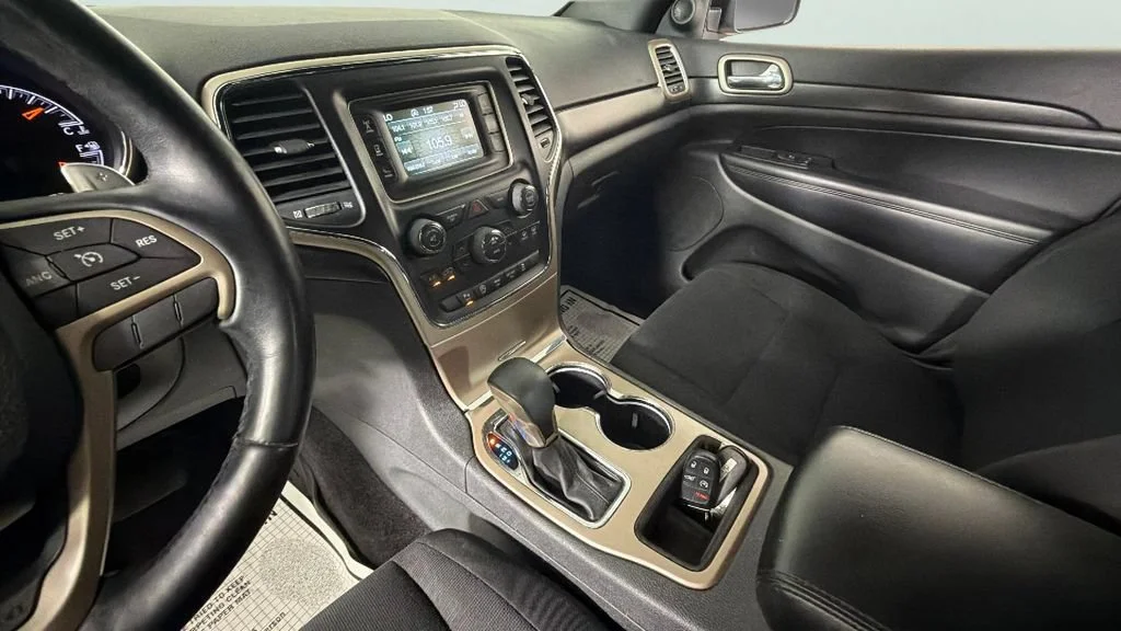 Used 2017 White Jeep Laredo image 19
