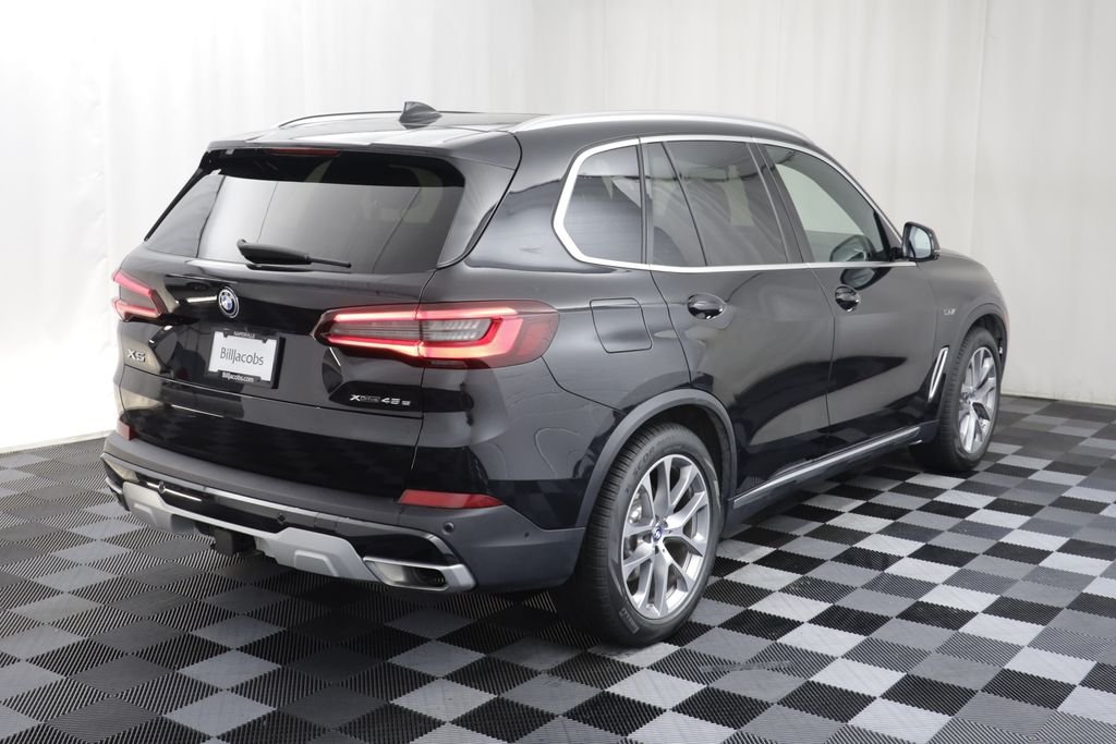Certified Used 2023 Black Sapphire Metallic BMW xDrive45e image 21