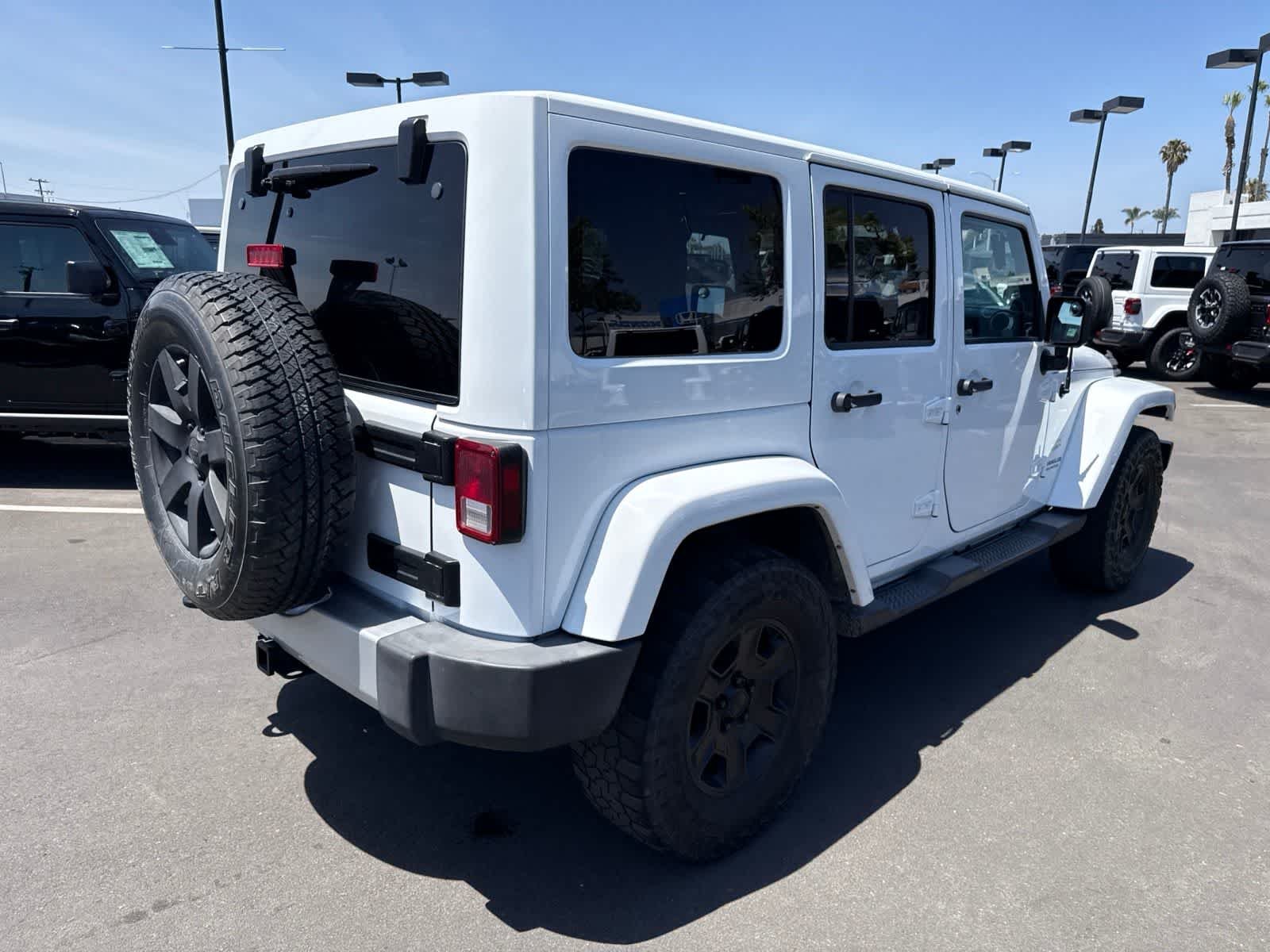 Used 2014 Bright White Clearcoat Jeep Sahara image 14