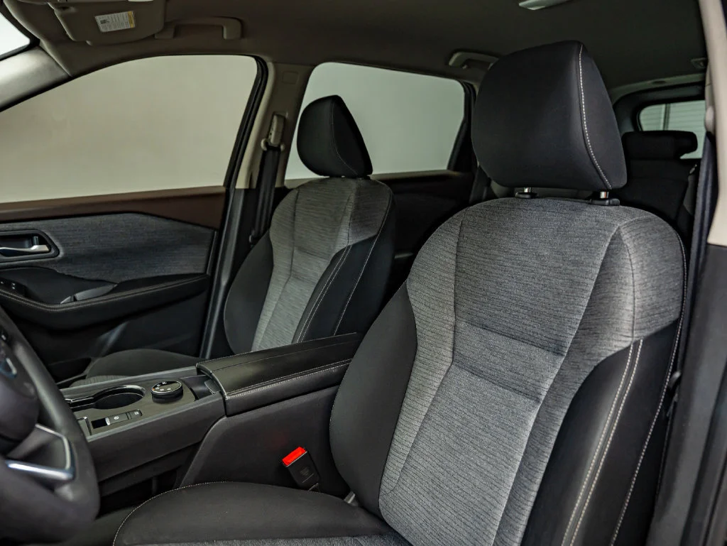 Used 2021 Super Black Nissan SV image 28