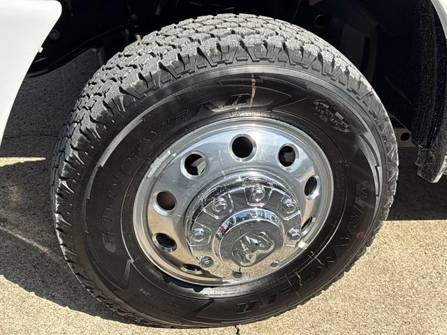New 2026 Bright White Clear-Coat Exterior Paint RAM Laramie image 11
