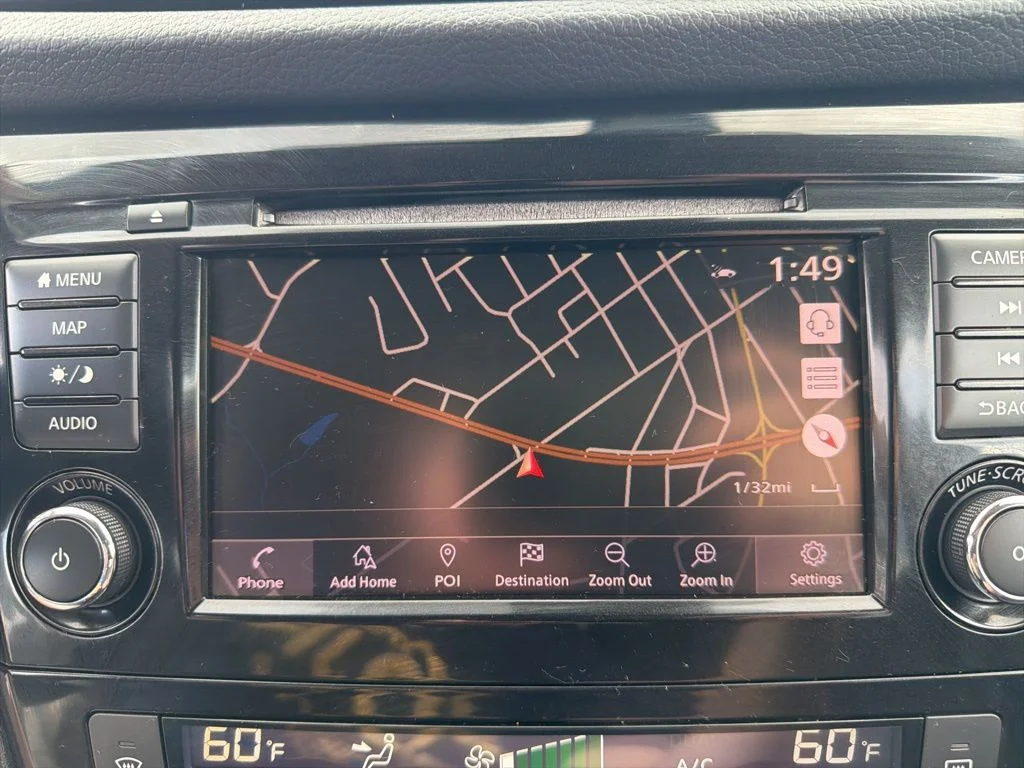 Used 2018 Gray Nissan SL image 33