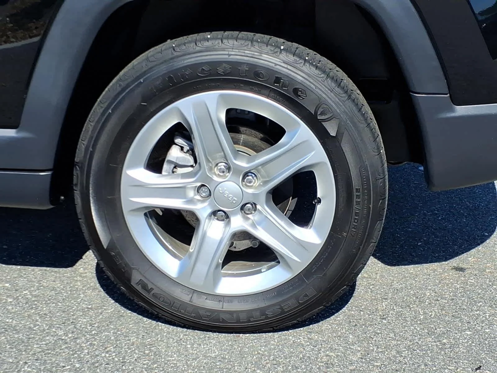Certified Used 2023 Diamond Black Crystal Pearlcoat Jeep Latitude image 13