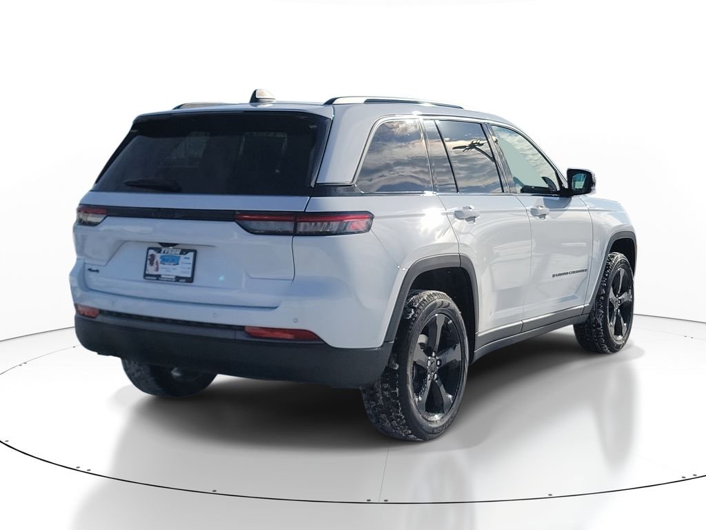 New 2026 Bright White Clear-Coat Exterior Paint Jeep Limited image 4