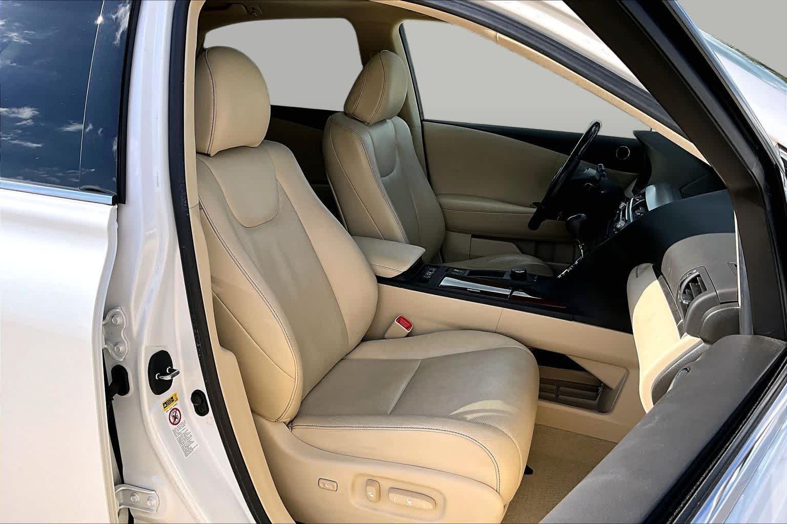 Used 2013 Starfire Pearl Lexus  image 9