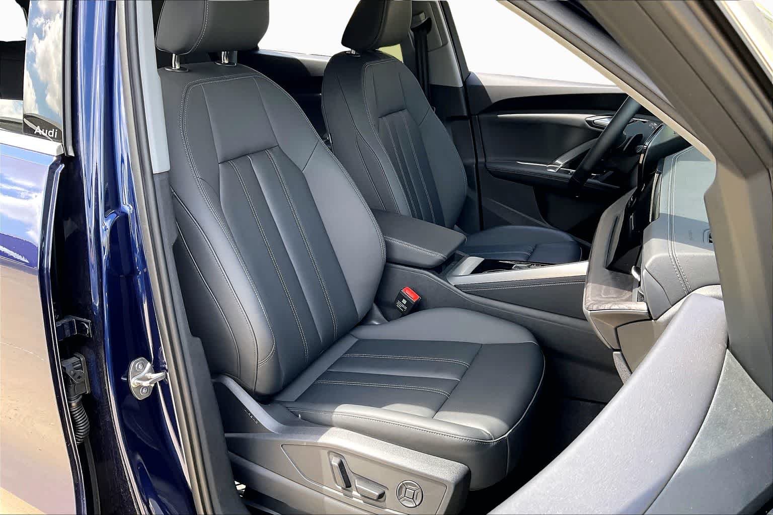 Used 2025 Navarra Blue Metallic Audi Premium image 9