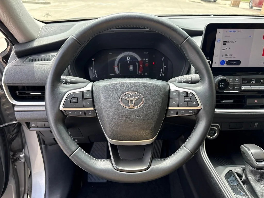 Used 2025 Silver Toyota XLE image 9