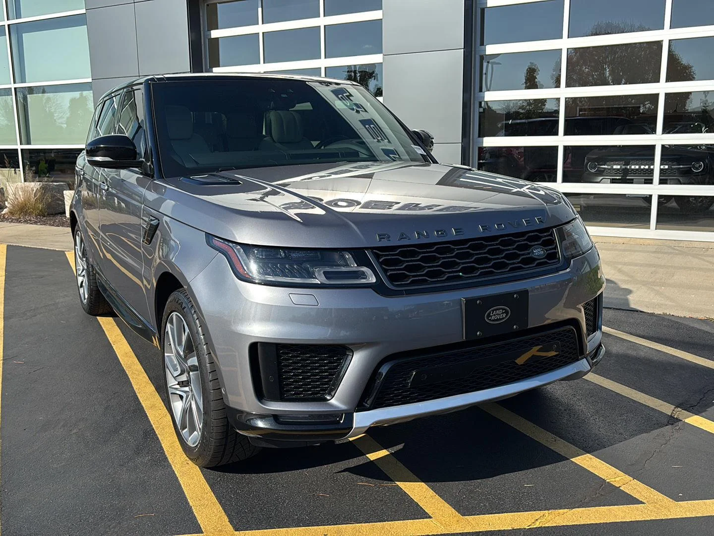 Used 2021 Eiger Grey Land Rover HSE Silver Edition image 4