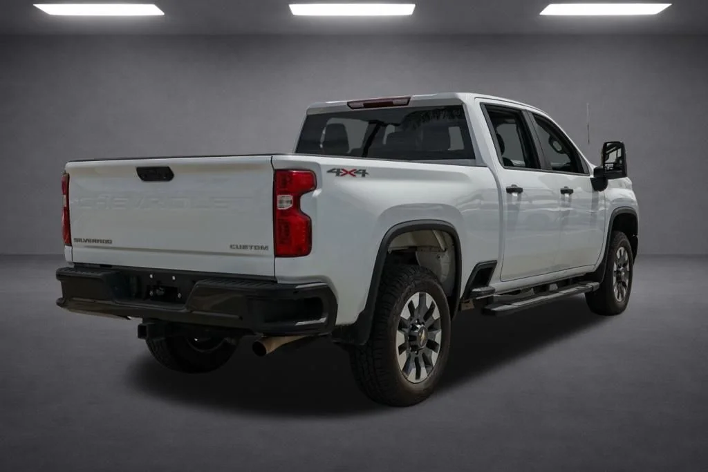 Used 2022 White Chevrolet Custom image 3