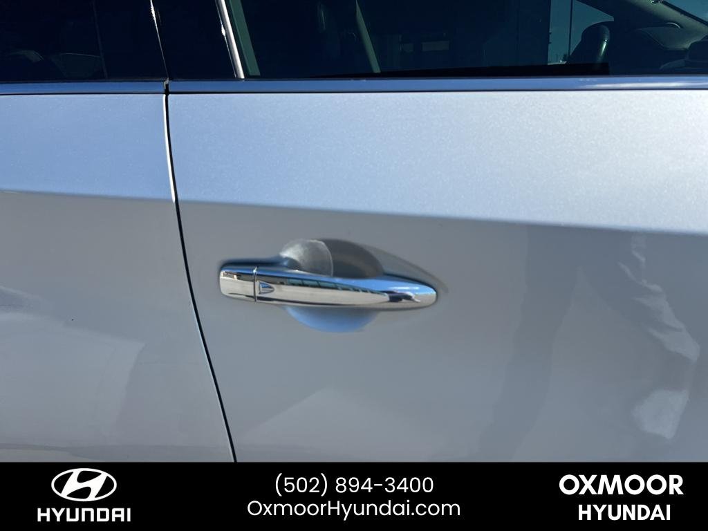 Used 2017 Brilliant Silver Metallic Nissan SL image 17