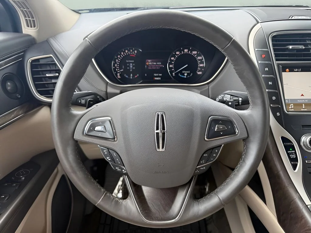 Used 2018 Red Lincoln Reserve image 15
